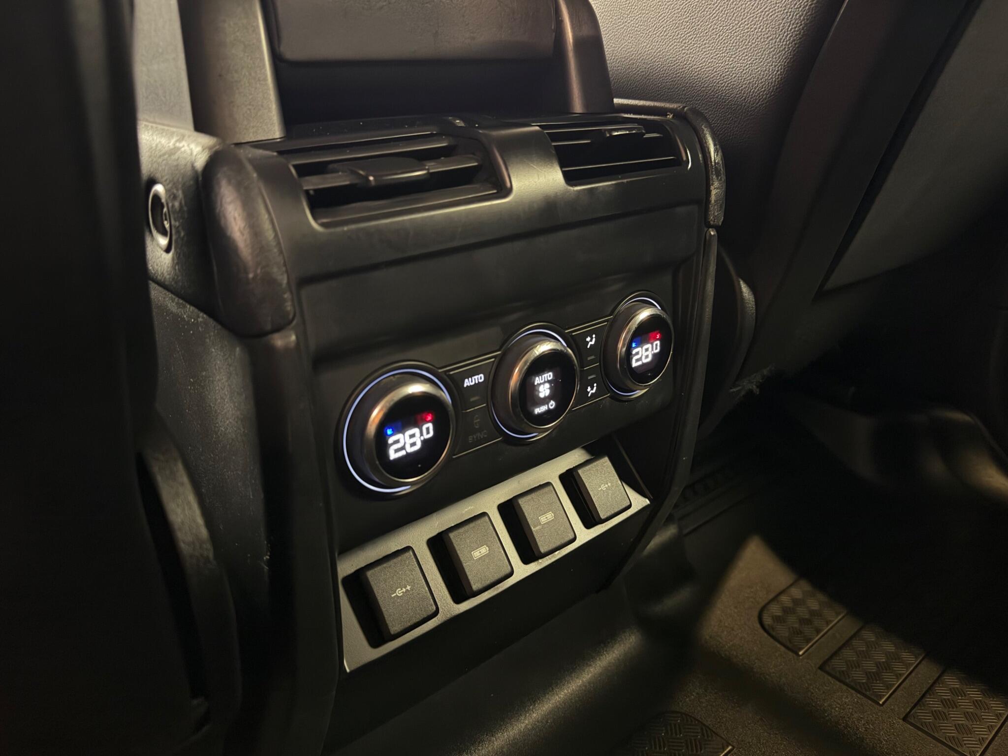 Land Rover Defender 110